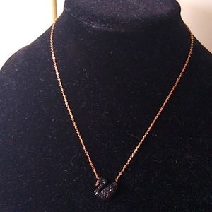 Black swan necklace ✨